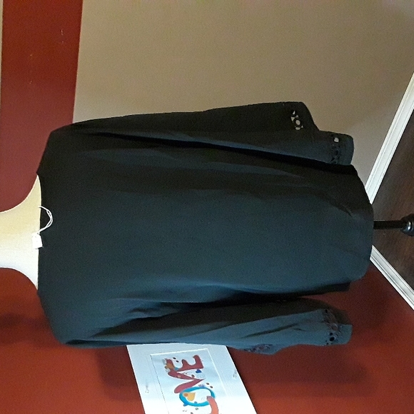 Sold Stylish Black Top - Picture 4 of 6